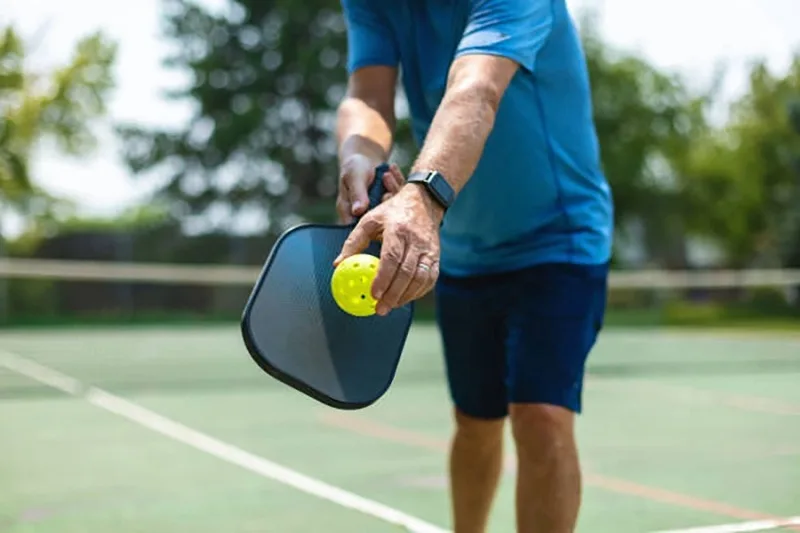 giao bong pickleball