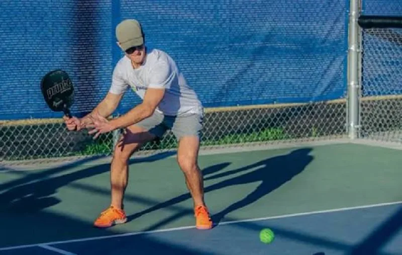 giao bong pickleball